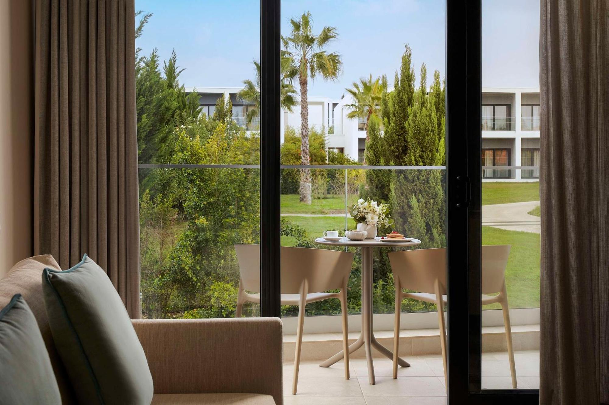 Hotel Tivoli Alvor Algarve Esterno foto A room at the hotel
