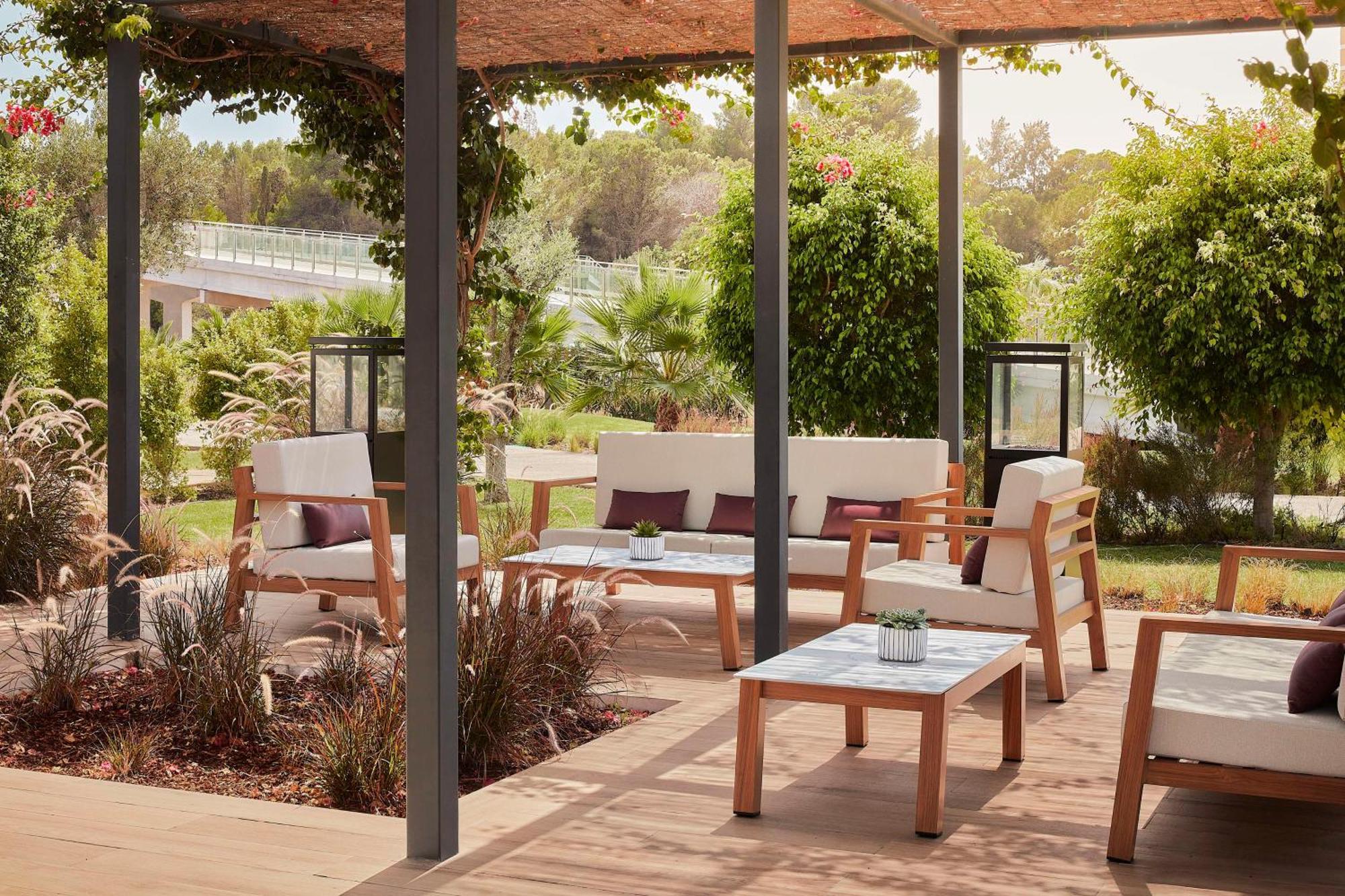 Hotel Tivoli Alvor Algarve Esterno foto Garden furniture