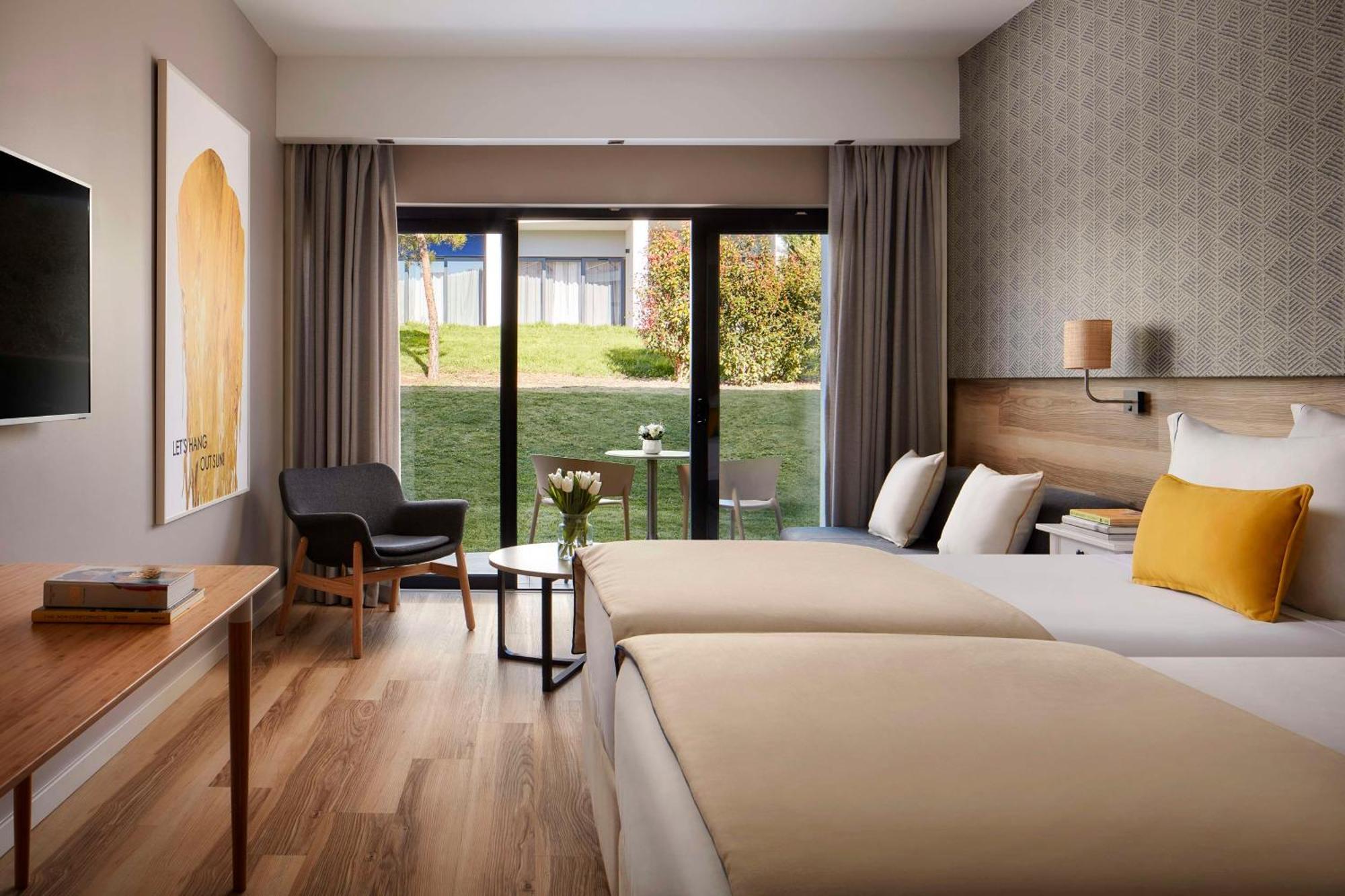 Hotel Tivoli Alvor Algarve Esterno foto A room at the hotel