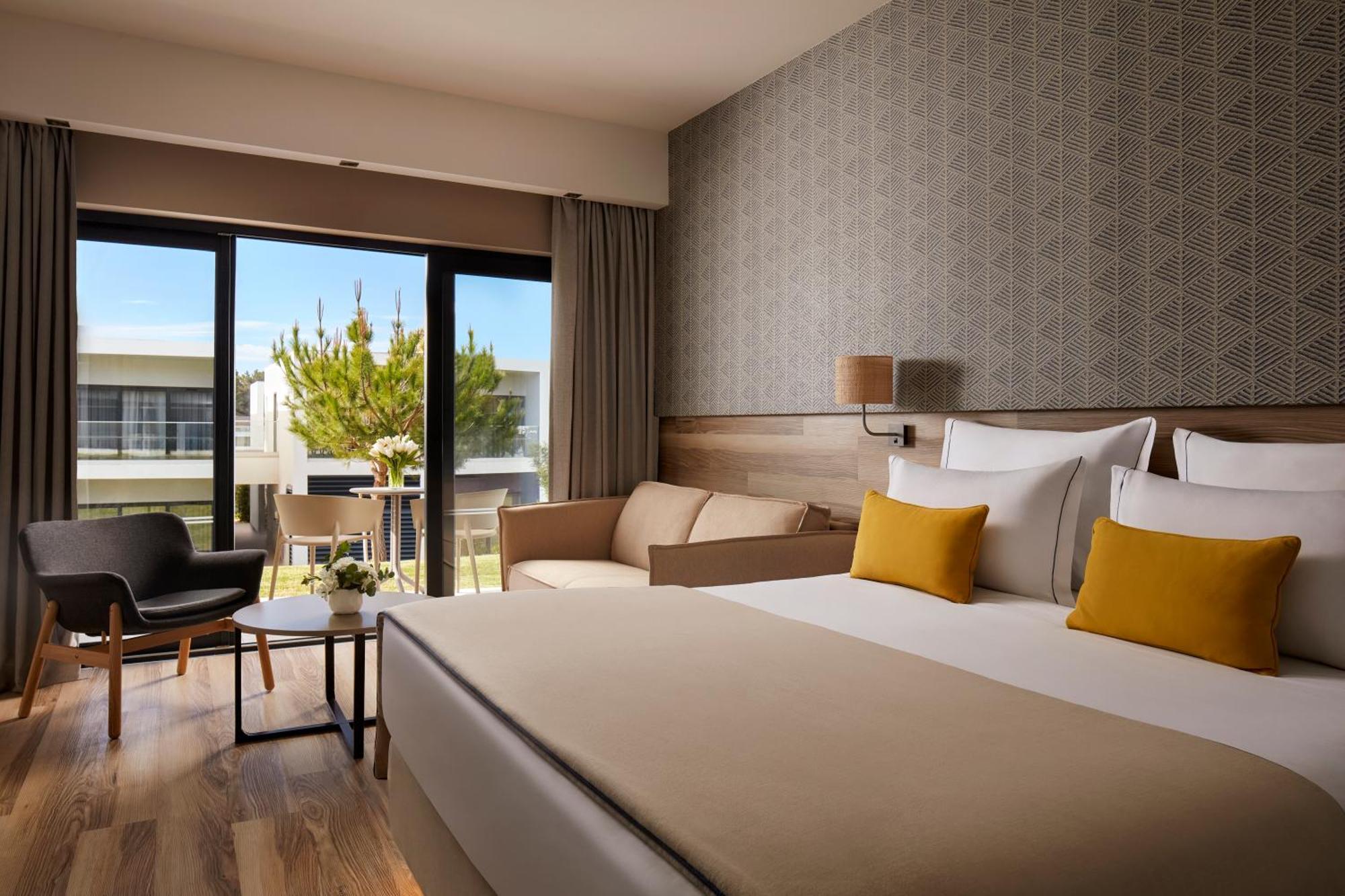Hotel Tivoli Alvor Algarve Esterno foto A room at the hotel