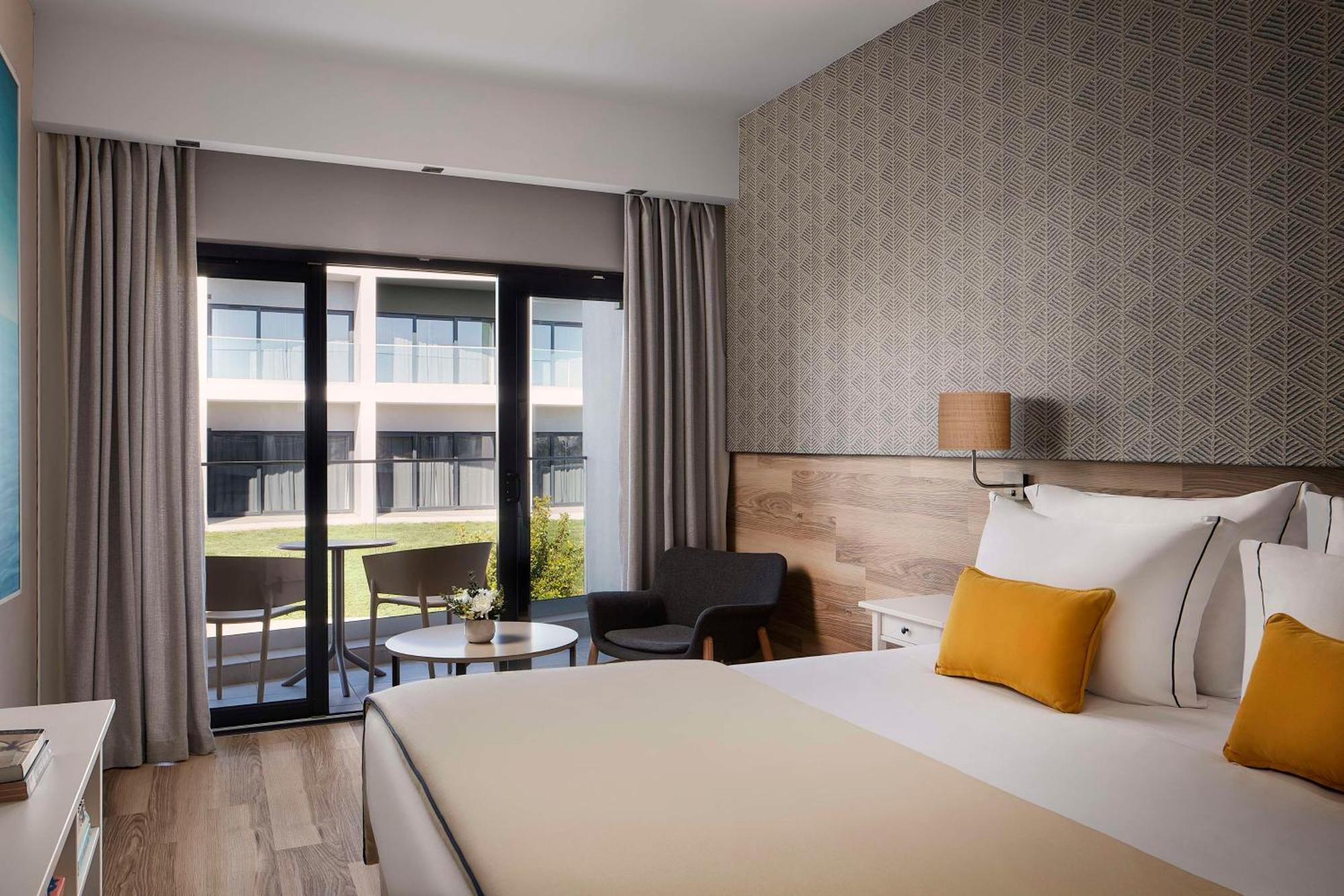 Hotel Tivoli Alvor Algarve Esterno foto A room at the hotel