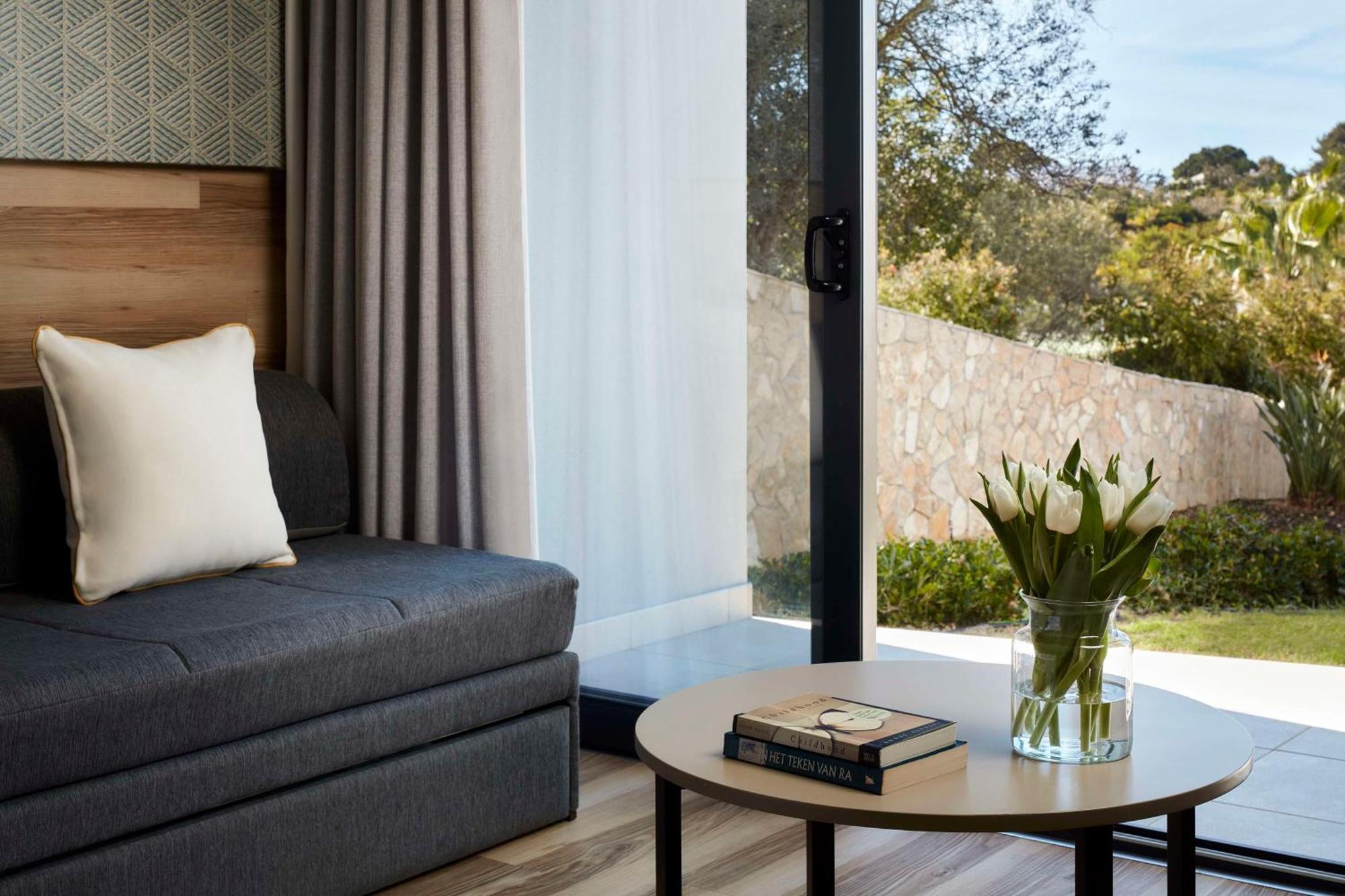 Hotel Tivoli Alvor Algarve Esterno foto A room at the hotel