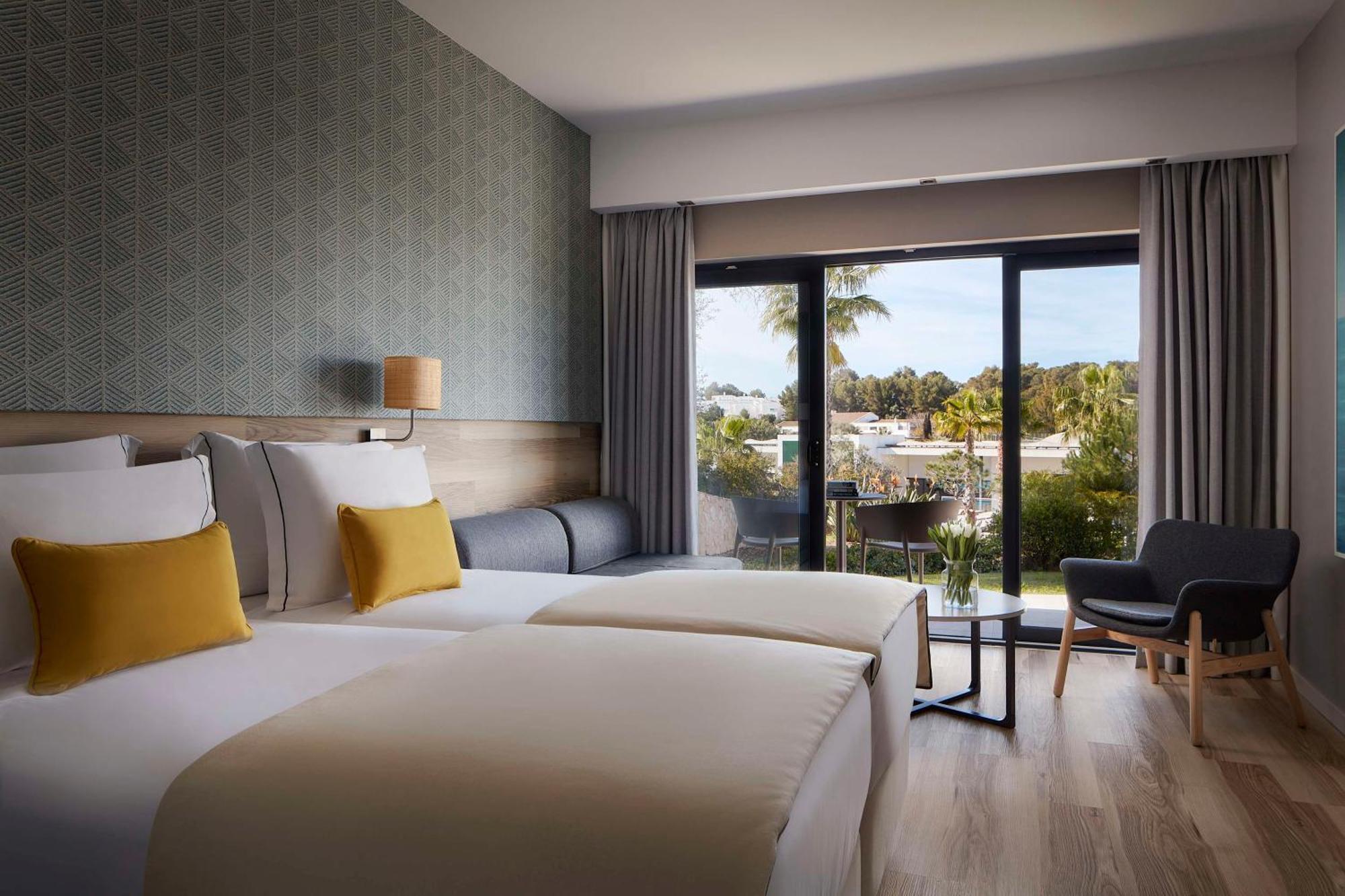 Hotel Tivoli Alvor Algarve Esterno foto A room at the hotel