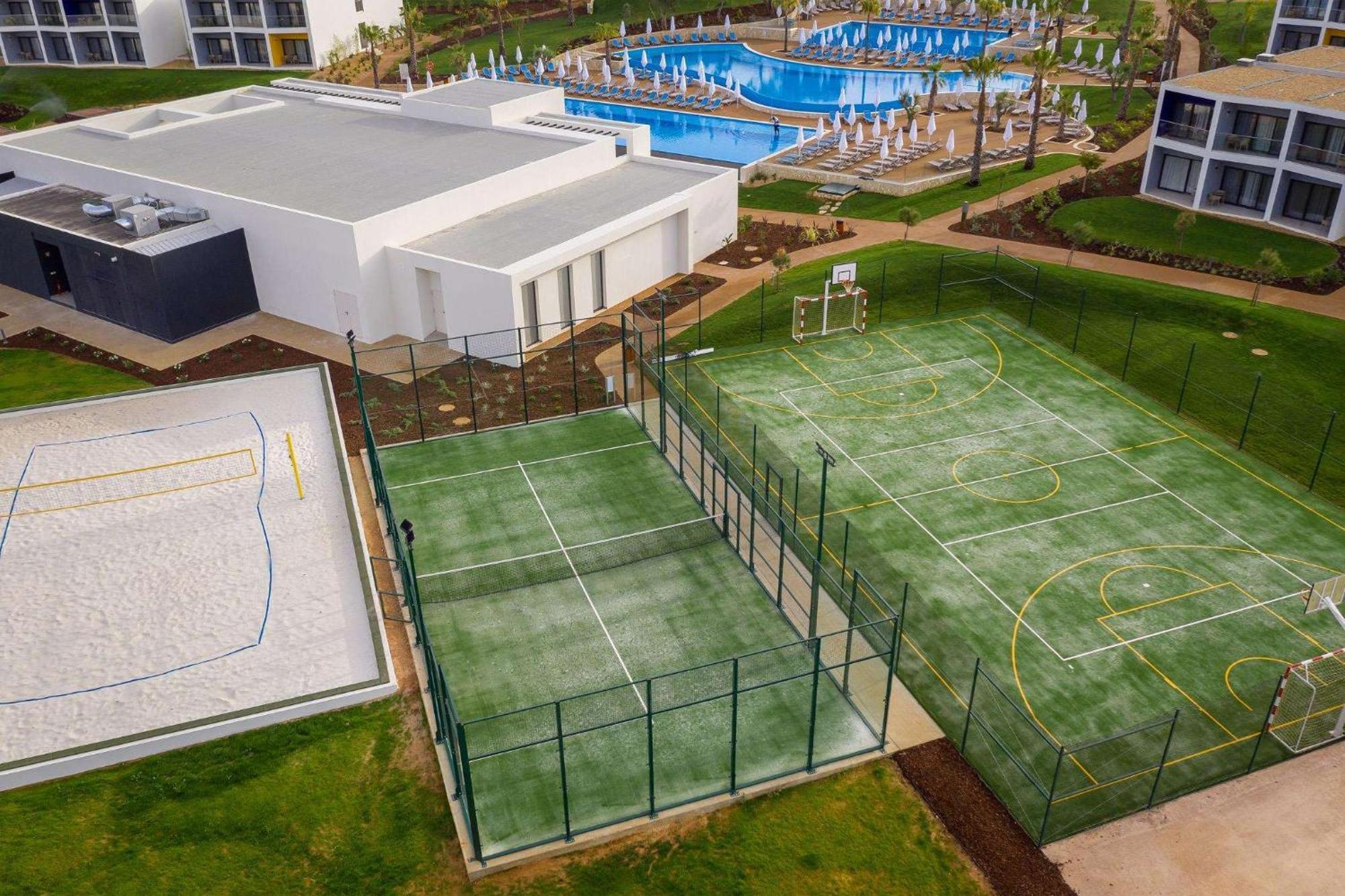 Hotel Tivoli Alvor Algarve Esterno foto Tennis and football courts